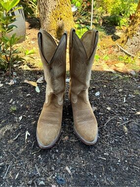Boulet Leather and Suede Tan Western Heeled Boots Sz 7.5